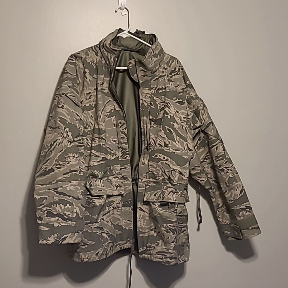 Military issue Gore Tex waterproof APECS jacket/parka with hood.  Almost new